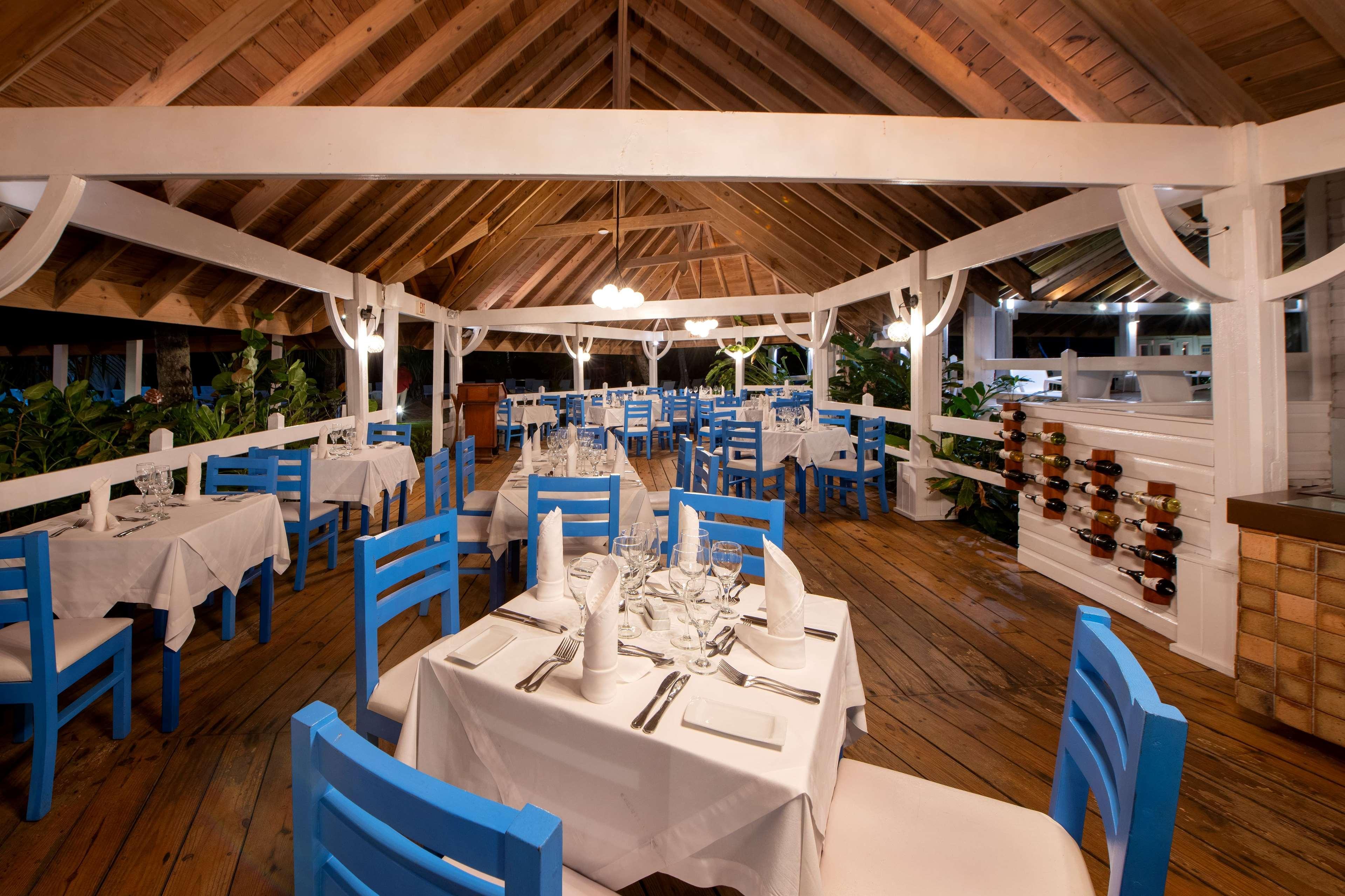 温德姆v萨马纳酒店 - 仅限成年人 - 全包 拉斯特拉纳斯 外观 照片 Restaurant at Sandals Halcyon Beach