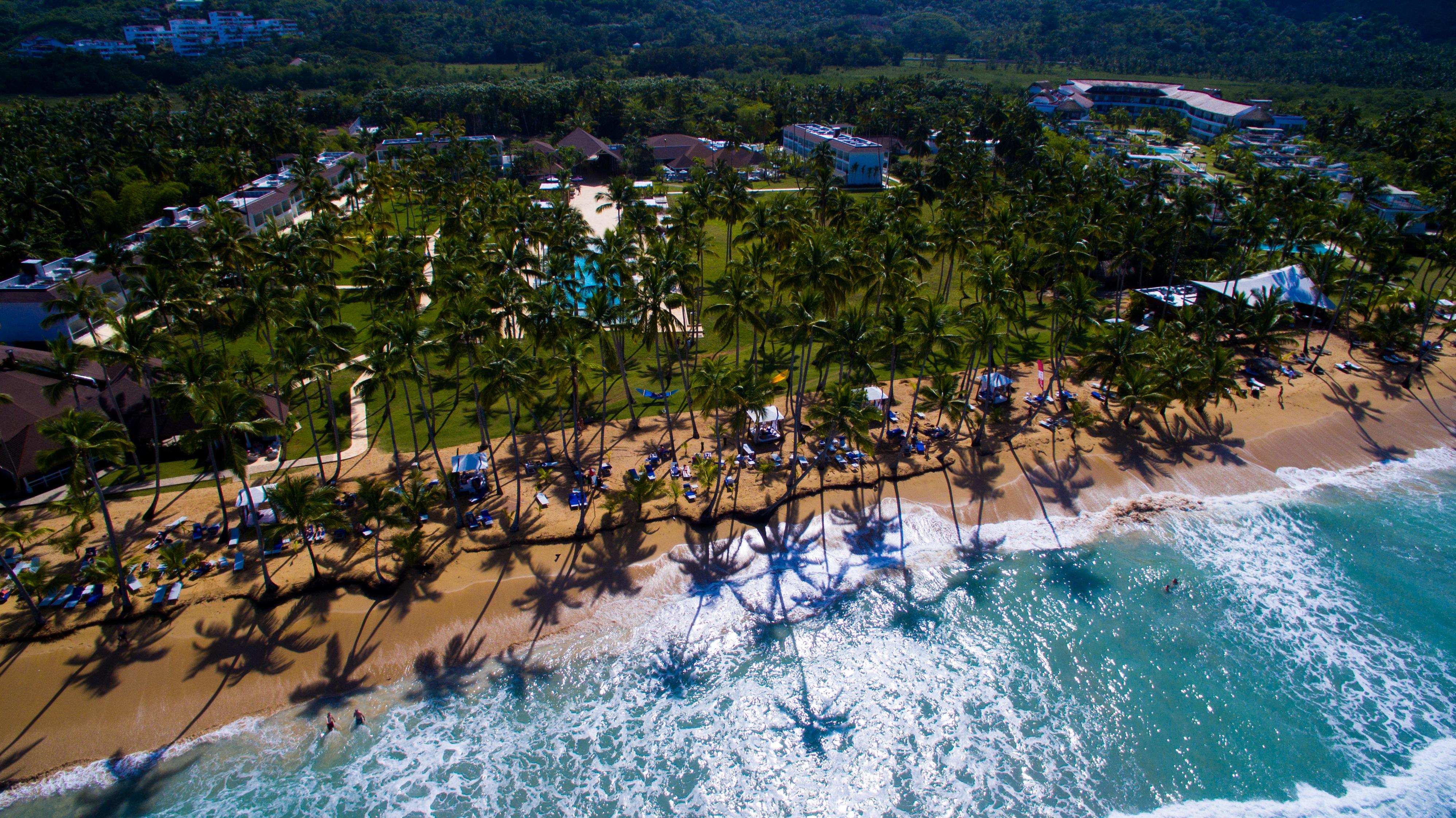 温德姆v萨马纳酒店 - 仅限成年人 - 全包 拉斯特拉纳斯 外观 照片 Aerial view of the beach