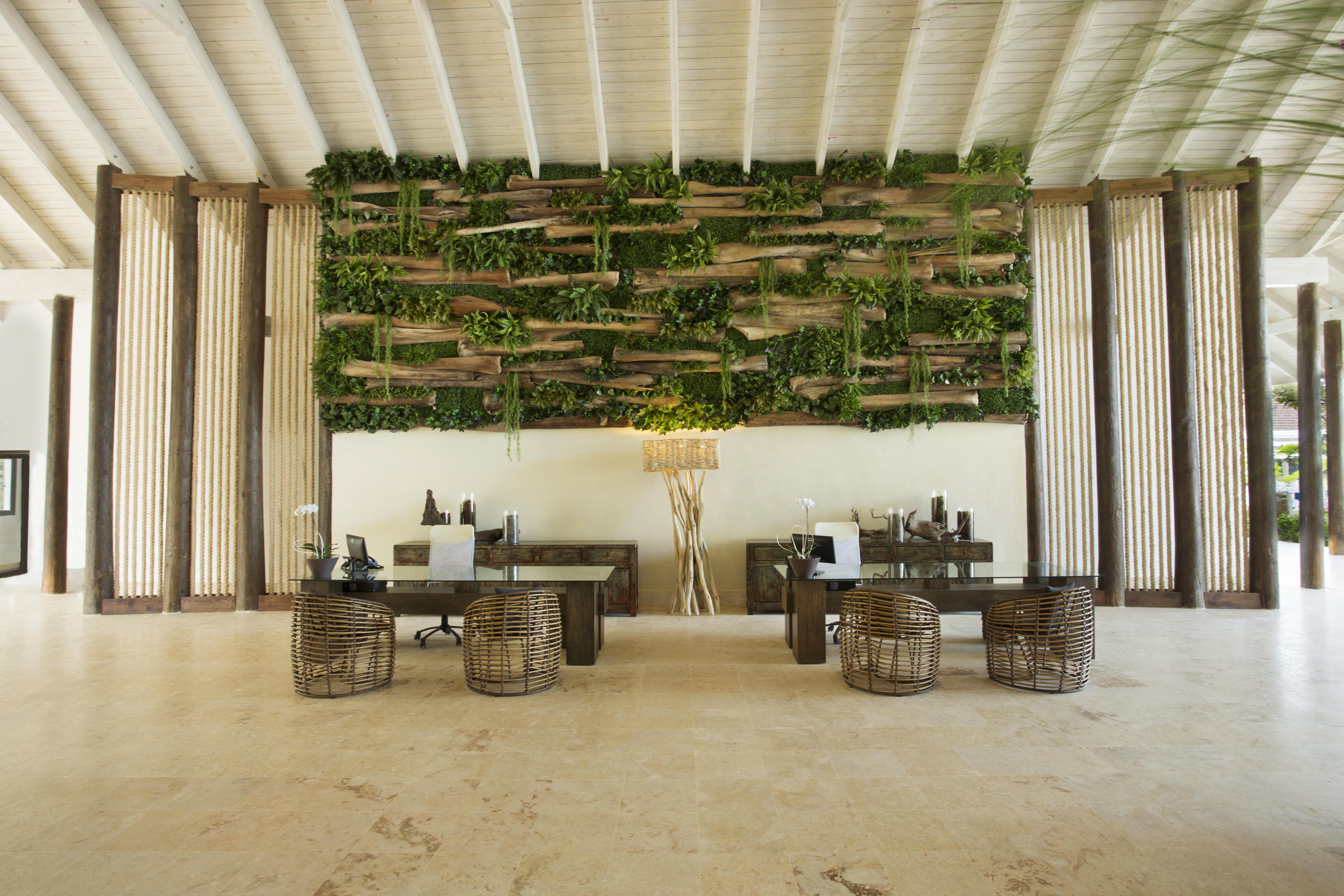 温德姆v萨马纳酒店 - 仅限成年人 - 全包 拉斯特拉纳斯 外观 照片 Living wall at the front desk of the hotel