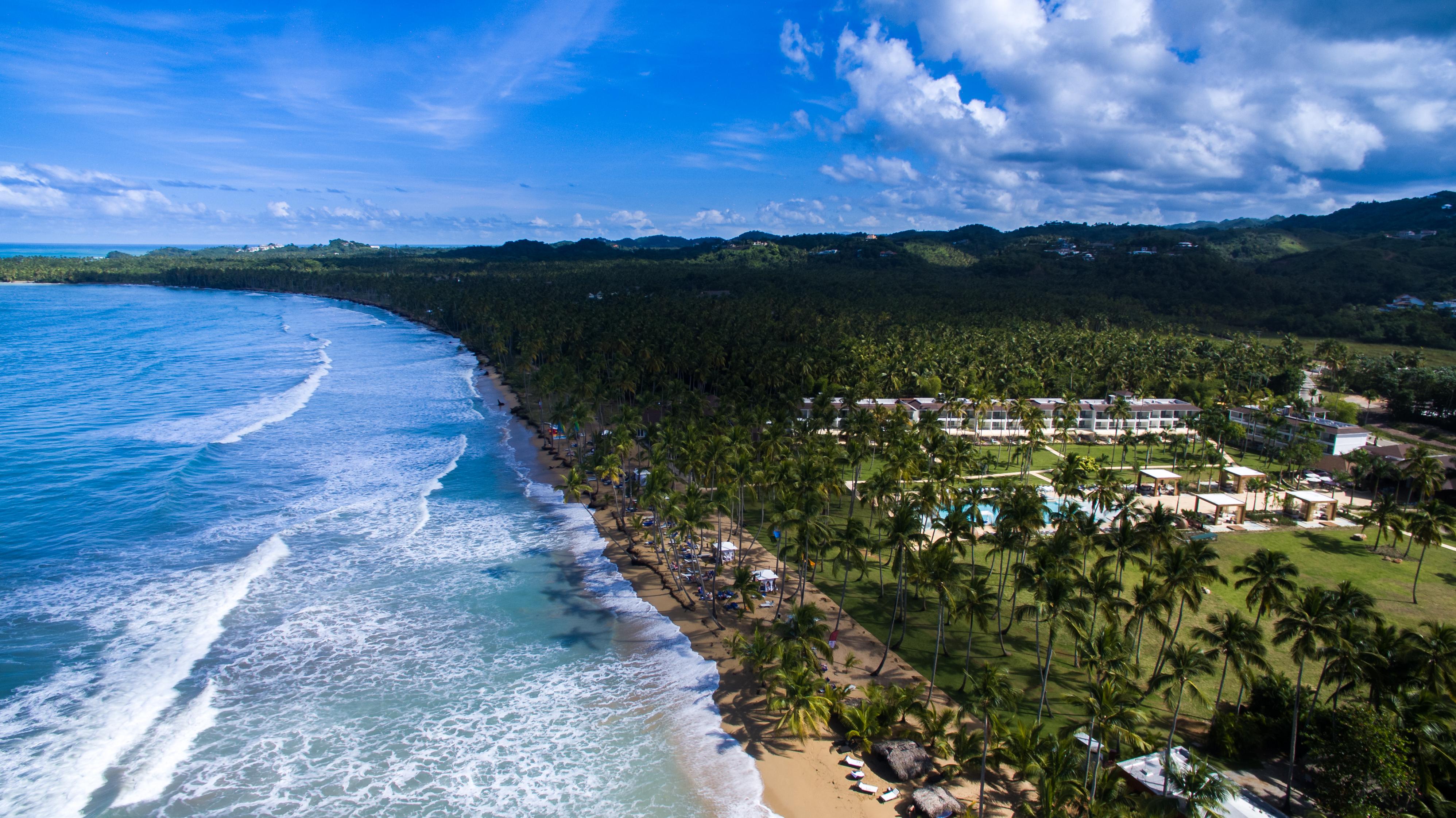 温德姆v萨马纳酒店 - 仅限成年人 - 全包 拉斯特拉纳斯 外观 照片 Aerial view of the beach
