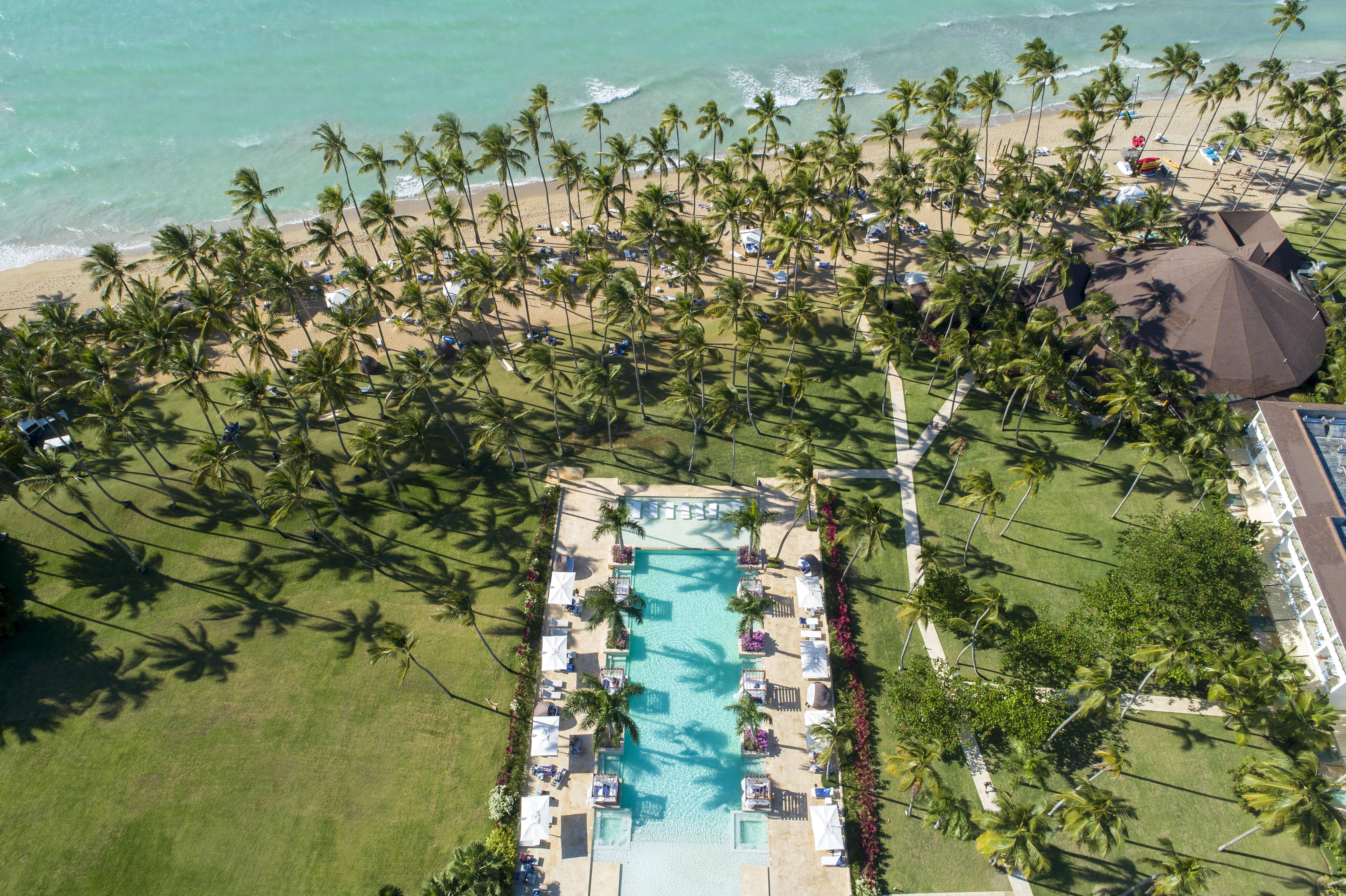 温德姆v萨马纳酒店 - 仅限成年人 - 全包 拉斯特拉纳斯 外观 照片 Aerial view of the beach at Hard Rock Hotel & Casino Punta Cana