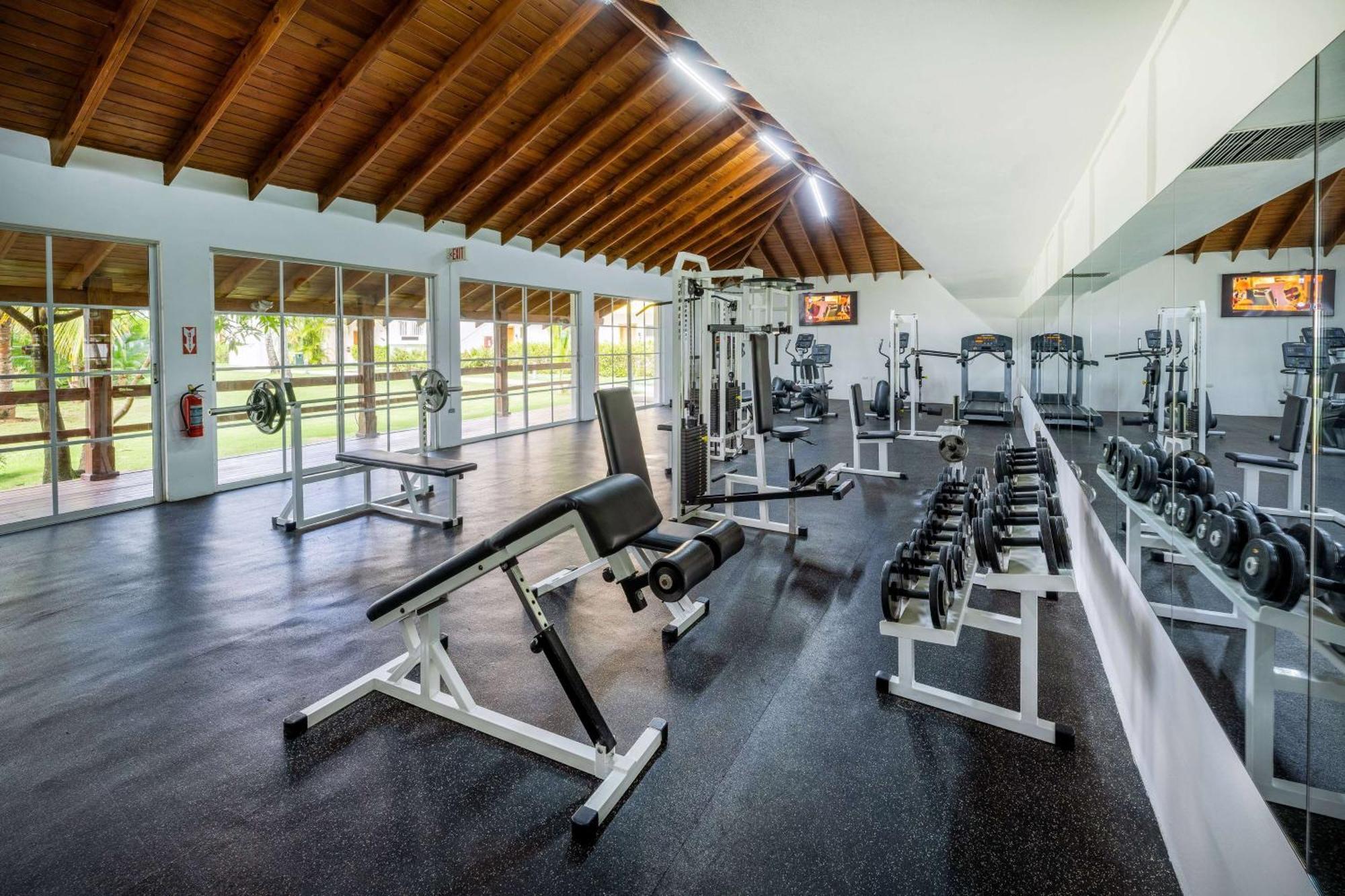 温德姆v萨马纳酒店 - 仅限成年人 - 全包 拉斯特拉纳斯 外观 照片 The gym at the resort