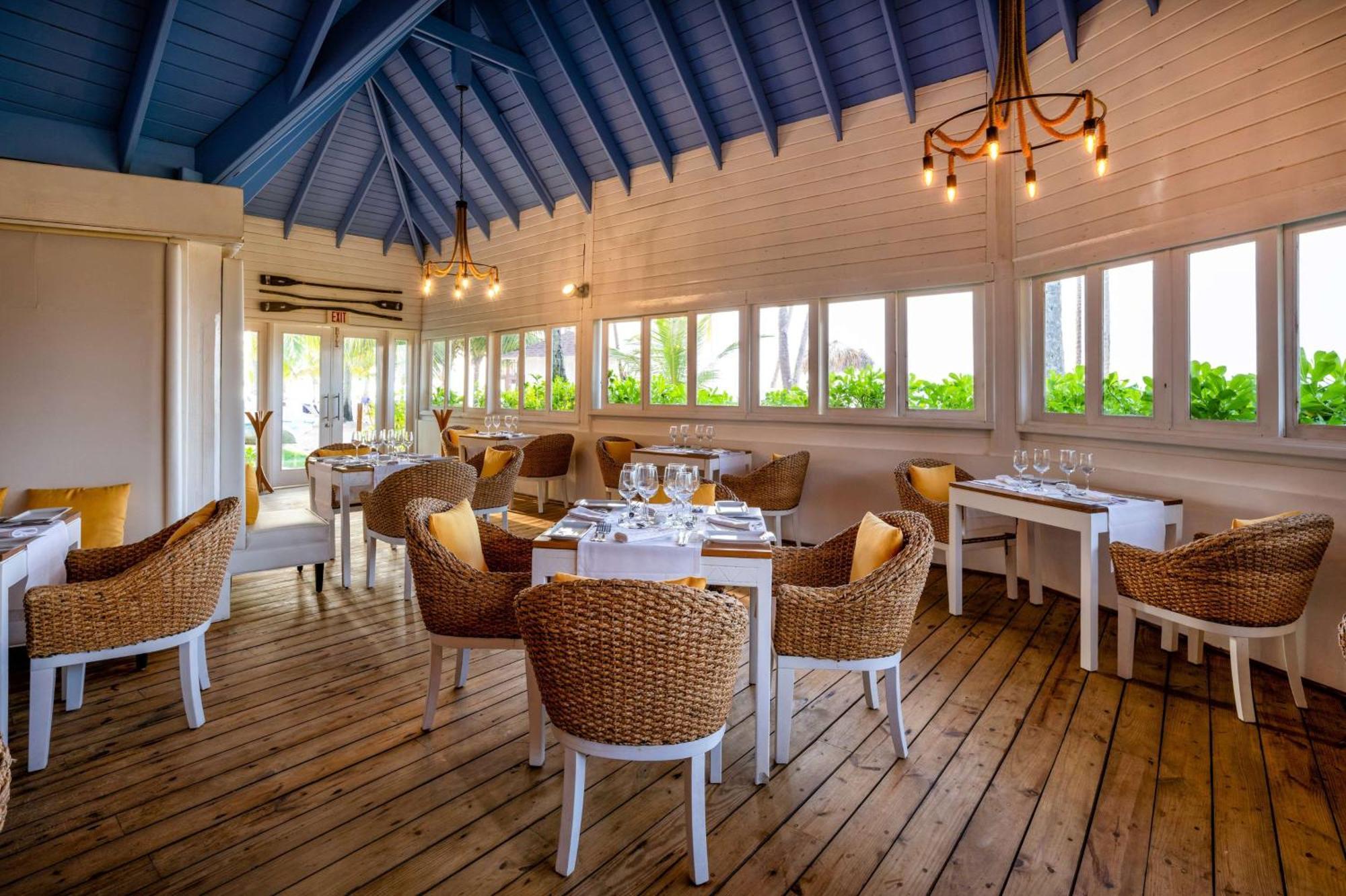 温德姆v萨马纳酒店 - 仅限成年人 - 全包 拉斯特拉纳斯 外观 照片 The restaurant at the hotel